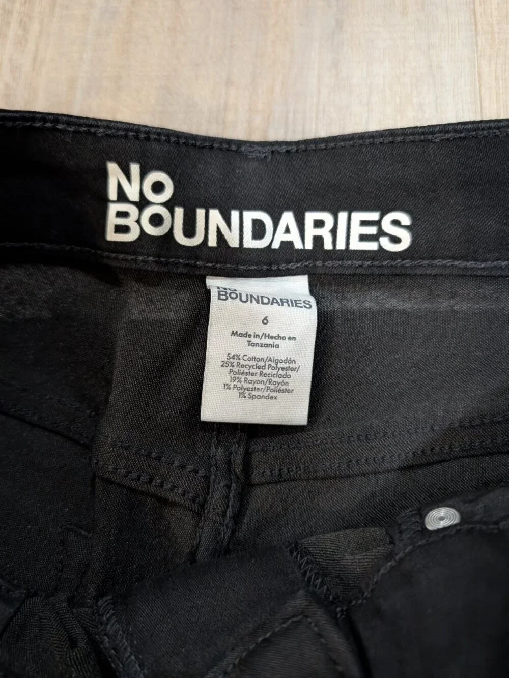 Bootcut Mid-rise Fitted Through Hip & Thigh - No Boundaries - Size 6 - Jeans - Picture 4 of 6
